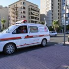 Una ambulància a la carretera després d'un incident relacionat amb els dispositius sense fil de membres d'Hezbollah a Beirut.