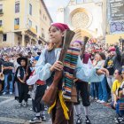 La cercavila del seguici petit de Tarragona per les festes de Santa Tecla no para de créixer i va omplir els carrers de la Part Alta de la ciutat amb foc, balls i música.