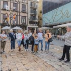 Una vintena de persones van gaudir de la visita guiada pels carrers del centre de la ciutat organitzat per Redessa.