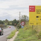 Fotografia d’un cartell informatiu que avisa de les obres del carril bic