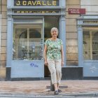 Lourdes Cavallé, propietària de la Perfumeria i Ganiveteria Cavallé.