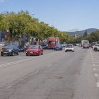 Aspecte actual del carrer de Recasens i Mercadé, amb dos carrils de circulació per sentit