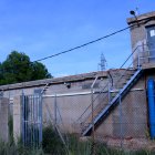 Canonades i estructures del dipòsit municipal d'aigua potable d'Amposta al polígon de Tosses.