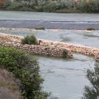 La rampa de peixos de l'assut de Xerta en funcionament.