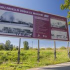 Fotografia de l’indret on està prevista la construcció del pavelló doble del Molinet, annex a l’Institut Roseta Mauri