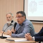 Amb el micròfon, Josep Cruset, durant la presentació del llibre ‘La Pensilvània, l’or negre dels Vilella’.