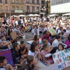 Alumnes a la plaça del Mercadal.