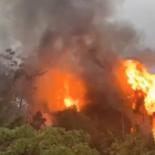 Imatge de l'incendi a la casa de fusta provocat per un llamp