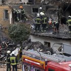 Bomberos de Santander recuperan el cuerpo sin vida de una persona entre los escombros del edificio que se ha derrumbado este sábado por una explosión