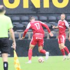 Els jugadors del Nàstic Pablo Fernández i Víctor Narro durant el darrer partit contra el Real Unión de Irún.