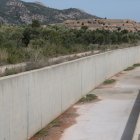 Canal Xerta-Sénia, a tocar d'una de les finques adherides al canal de regadiu.