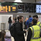 La circulació ferroviària segueix suspesa en les línies que enllacen Madrid amb València i en la rodalia de la pròpia capital de la Comunitat Valenciana.