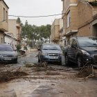 Estado en el que se encuentra una de las calles anegadas por las intensas lluvias de la fuerte dana en Valencia.