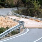 El riu Algars salta sobre la carretera T-3341 d'Horta de Sant Joan a Arenys de Lledó