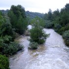 El barranc de Lloret baixa aigua del massís dels Ports al seu pas pel terme municipal de Roquetes.