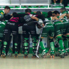 Els jugadors del CP Calafell celebrant la victòria.