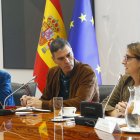 El president del govern espanyol, Pedro Sánchez, presidint el comitè de crisi pel seguiment dels efectes de la DANA amb María Jesús Montero i Teresa Ribera