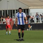 El jugador del Reus FC Reddis, Ramon Folch, durant el partit contra el Girona B, ahir.