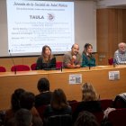 Fotografia de la taula rodona sobre salut i benestar mental a Reus a l’Aula Magna de la Facultat de Medicina de la URV.