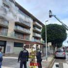 Imatge dels bombers apagant l'incendi a Vilafortuny.