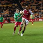 El davanter del Nàstic, Pablo Fernández, durant el duel de dissabte contra el Zamora, en el qual va ser l’últim partit del Nou Estadi Costa Daurada de l’any.