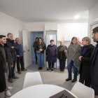 Imatges de l’entrega de claus, celebrada ahir, dels dos nous habitatges públics dels Garidells.