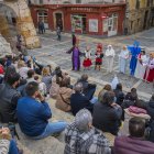 El primer passi del cor de nadales es va fer ahir a la plaça de les Cols i es repetirà demà a les 18.15 hores a la plaça de la Font