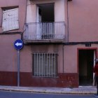 Accés principal pel carrer de Sant Ramon de Roquetes on va morir violentament un noi.