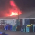 Imatge de l'incendi a la nau industrial