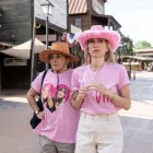 Imatge promocional de la tercera temporada de 'Machos Alfa', rodada a PortAventura World