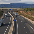 Imatge de diversos camions circulant per l’A-27, prop de la Pobla de Mafumet.