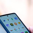 Pla detall d'un telèfon mòbil on es pot veure la cobertura a Ulldemolins
