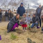 Gerard Martí

L’alcaldessa de Reus, Sandra Guaita, acompanyant en la plantada simbòlica del jardinet de l’EBM el Lligabosc.