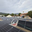 Les plaques solars s'han instal·lat a la coberta de la llar d'infants del municipi.