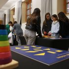 Alumnes de primer d’ESO de l’Institut Tarragona participant en les activitats organitzades pel Museu de Matemàtiques de Catalunya a la nova seu de Tarragona.