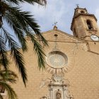 Imatge de la façana de l'església de Constantí amb les esquerdes.