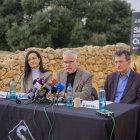 Pere Granados amb Júlia Gómez i Xavier Tudela presentant la capitalitat de la Cultura Catalana.