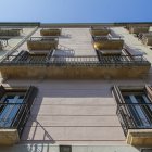 Imatge de la façana de la casa Dolores Melendres, a la Rambla Nova número 50, catalogada com a BCIL