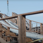 Imagen de las nuevas vías de acero que está instalando PortAventura en su atracción Stampida.