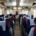Vagó del primer tren amb passatgers entre Tarragona i Barcelona després de le sobres del tall del túnel de Roda de Berà.