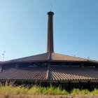 Fotografia d’arxiu de la Bòbila del Sugranyes, vista des de l’exterior.