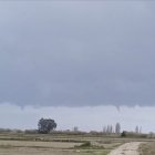 Imagen de varias mangas de agua, este jueves por la tarde, en el Delta de l'Ebre.