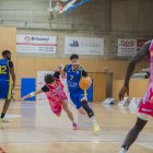 Iker Montero (CB Salou) durant una acció del partit.