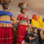 Fotografia dels Gegants Indis de Reus. El de l’esquerra ja amb el rostre reconstruït després de la caiguda patida durant l’octubre a Barcelona.