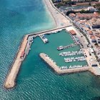 Vista àera de la dàrsena del port de les Cases d'Alcanar.
