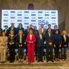 Foto de família a la inauguració del 25è Espai de l’Estudiant de Valls.
