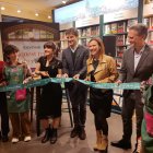 Fotografia de l’acte d’inauguració de la botiga de la Casa del Llibre a Reus.