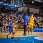 Ousmane Ndour durant el partit contra el Gran Canaria