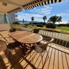 Imatge de la terrassa d'un apartament de Cambrils a primera linia de Mar.