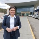 La diputada Elisa Vedrina a l'estació del Camp de Tarragona.